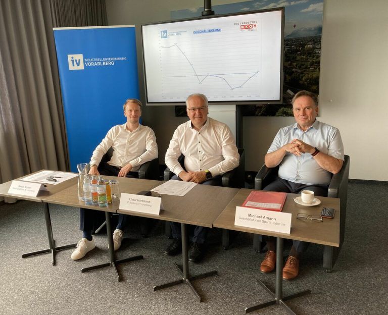 Informierten: Simon Kampl, Elmar Hartmann und Michael Amann, (v.l.).IV