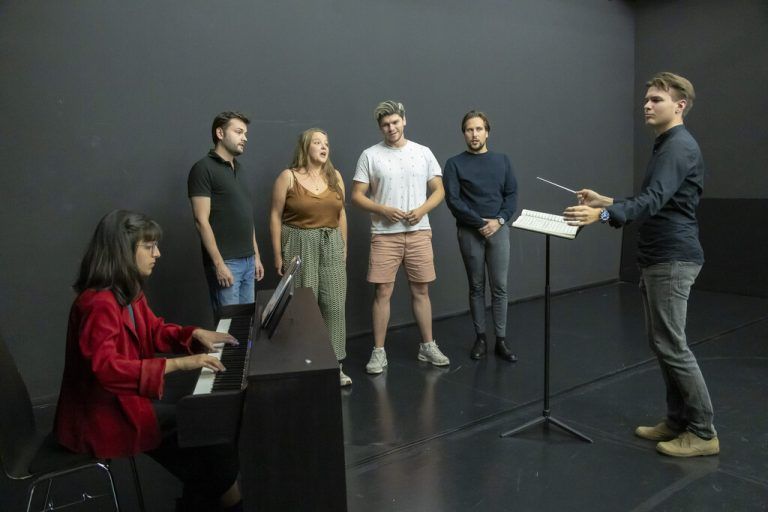 Mahour Arbabian, Lukas Schmidt, Jenni Hietala, Ejnar Colak, Simonas Strazdas und Tobias Grabher. (v.l.) roland paulitsch (2)