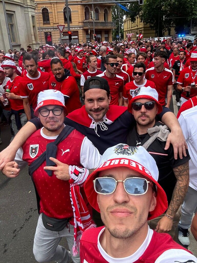Noch ein schnelles Selfie auf der Fanmeile bei den Lustenauern.