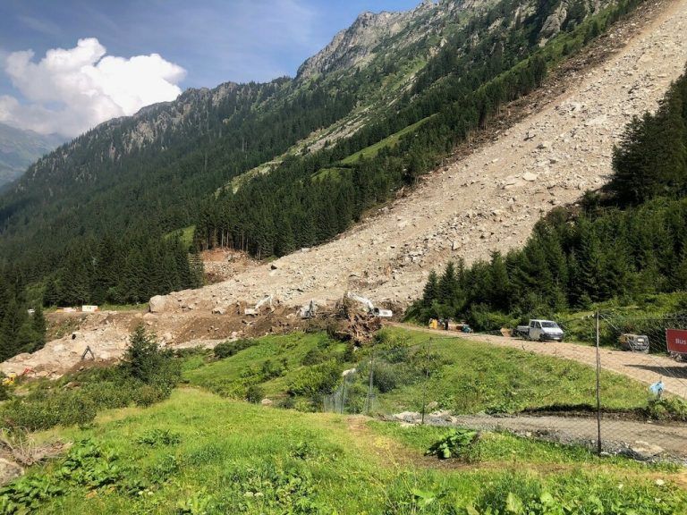 Auf der Silvretta-Hochalpenstraße wird derzeit wieder auf Hochtouren gearbeitet, um die Straße auch für den Individualverkehr möglichst schnell wieder freigeben zu können.⇒Illwerke vkw