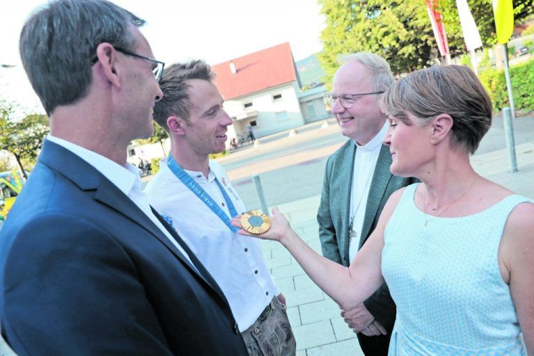 Da ist ja einer prominenter als der andere. Landeshauptmann Wallner, Olympiasieger Mähr, Bischof Elbs und Bürgermeisterin Moosbrugger.⇒ Hartinger