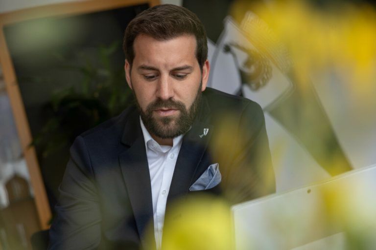 Bürgermeis­ter Simon Tschann setzt nach dem Schuldspruch im Amtsmissbrauchsprozess auf die zweite Instanz. ⇒⇒Hartinger