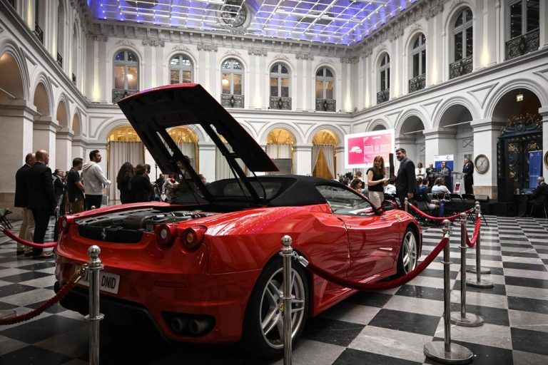 Die roten Luxussportwagen sind hoch im Kurs.afp/philippe lopez