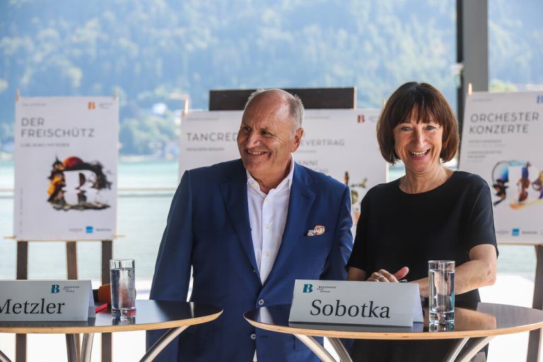 Elisabeth Sobotka mit Hans-Peter Metzler bei ihrer letzten Pressekonferenz der Bregenzer Festspiele. ⇒Philipp Steurer