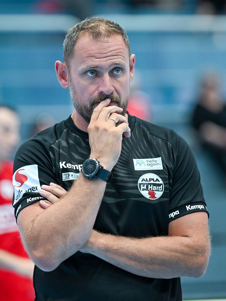 Hard-Trainer Jónsson muss Lösungen finden. ⇒GEPA/Lerch, GEPA