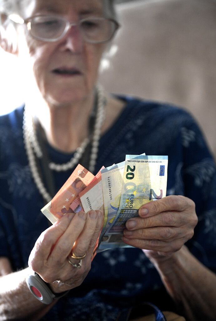 Frauen bekommen aus verschiedenen Gründen immer noch deutlich weniger Pension als Männer.⇒apa/schneider, Klaus Hartinger (4), AK Vorarlberg, Tobias Holzer, Maurice Shourot