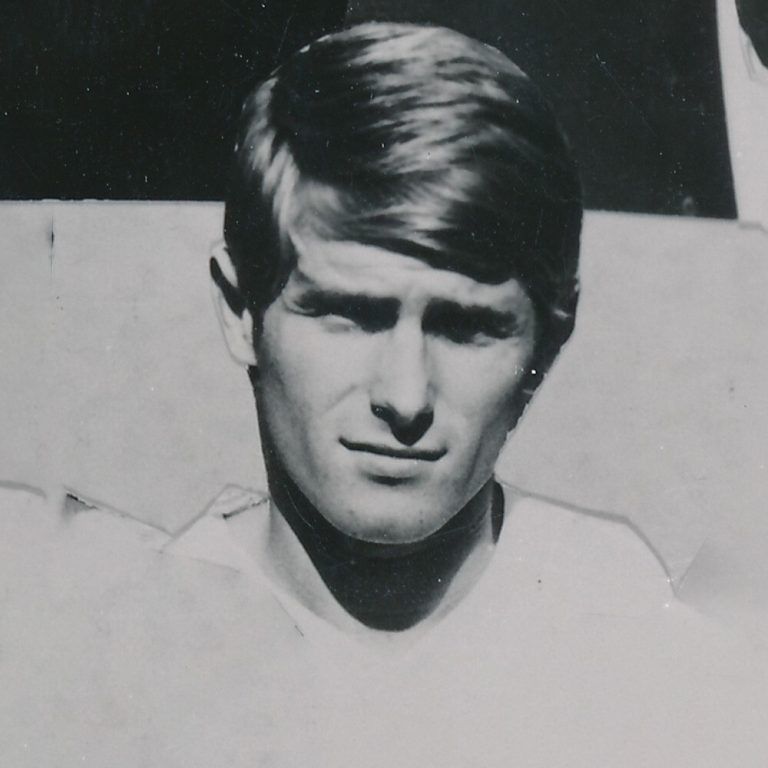 Helmut Metzler in Großaufnahme und rechts (2.v.l.) mit SW Bregenz im Jahr 1966.⇒ NEUE-Archiv