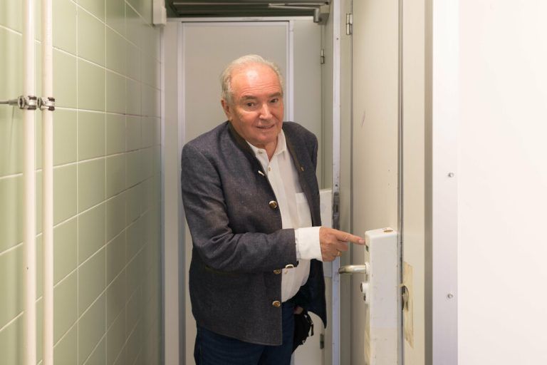 In dieser Vorrichtung blieb die Münze einer Touristin aus Hans Hammerers Reisegruppe stecken. ⇒stiplovsek (5)