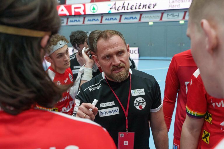 Jónsson geht mit einem stark veränderten Kader in die Saison. ⇒Stiplovsek