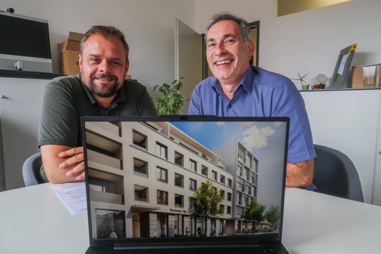 Markus Fäßler (links) und Thomas Niedermair präsentieren den neuen Vorarlberger Hof.⇒Steurer