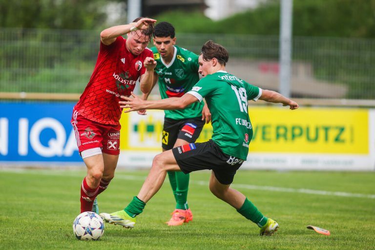 Meist einen Schritt voraus waren die Spieler des SV Kuchl bei der Heimpremiere des FC Lauterach in der Regionalliga West. Philipp Steurer