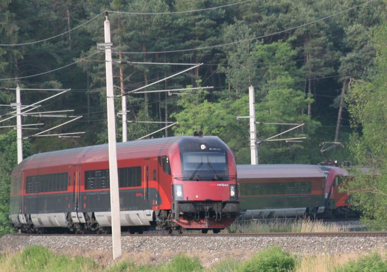 Richtung Vorarlberg wird häufiger gestoppt. ⇒ÖBB