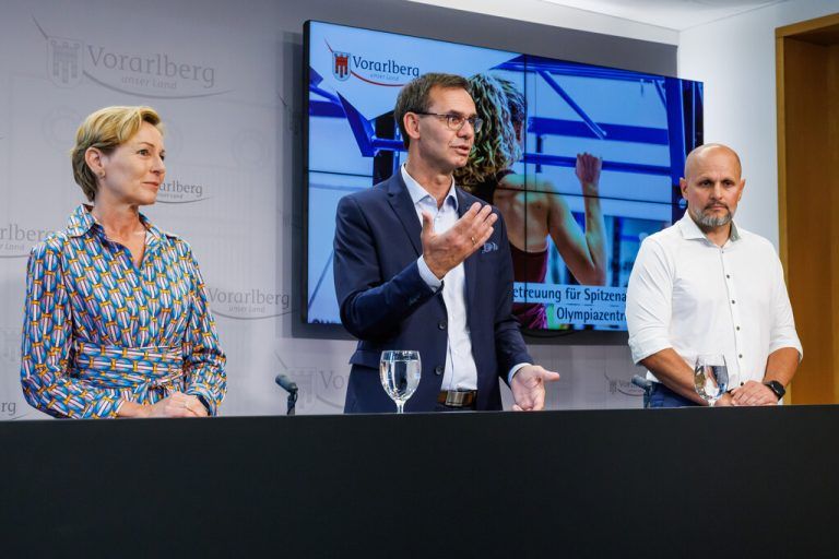Rüscher, Wallner und Manhart beim Pressetermin. ⇒Land VLBG