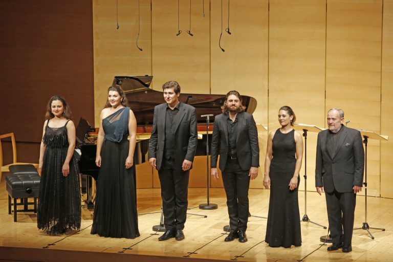 Schön musiziert, aber recht belanglos war der Ensembleabend (links), eine innige Symbiose erlebte man bei Schuen und Heide (oben). ⇒schubertiade (2)