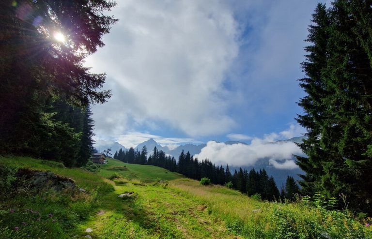 Tafamunt, dahinter der Vallüla sowie der Aufstieg nach Tafamunt (kleines Foto).⇒Gerhard vylet (3)