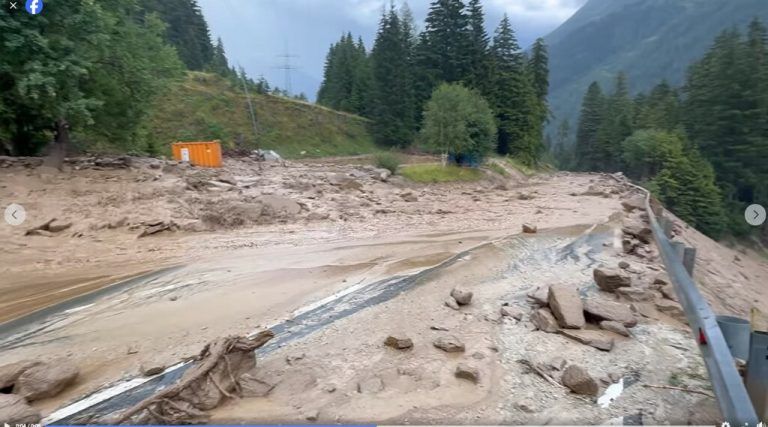Videos von Wassermassen sind auf Social Media zu sehen.⇒Screenshot Instagram/Manuel Hauer