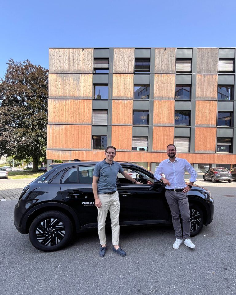 Von links: Tobias Forer-Pernthaler (F.M. Hämmerle) und Niko Fischer (caruso carsharing).⇒fmh