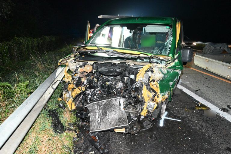 Am Lieferwagen entstand Totalschaden.⇒kpst