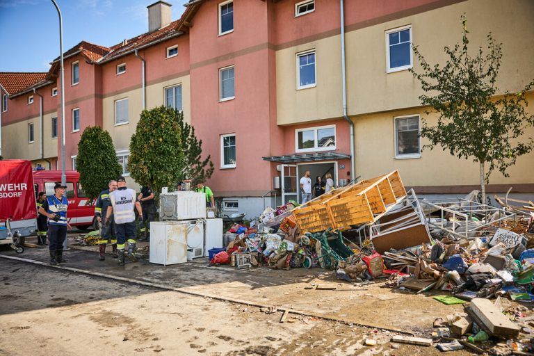 Aufräumarbeiten in Melk (Niederösterreich).⇒Caritas/Franz Gleiß