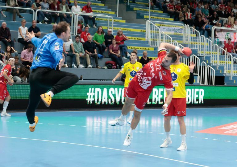 Dejan Babic (r.) gehörte zu den Aktivposten im Spiel des Alpla HC Hard gegen die bislang noch ungeschlagenen Kremser.⇒Klaus Hartinger