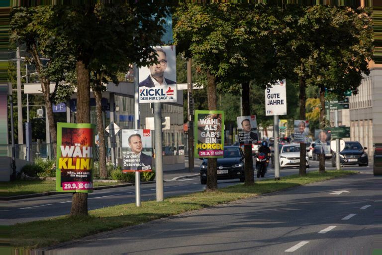Der Wahlkampf ist längst auf den Straßen Vorarlbergs angekommen, wie hier in Bregenz.⇒Hartinger, Parteien, Handout