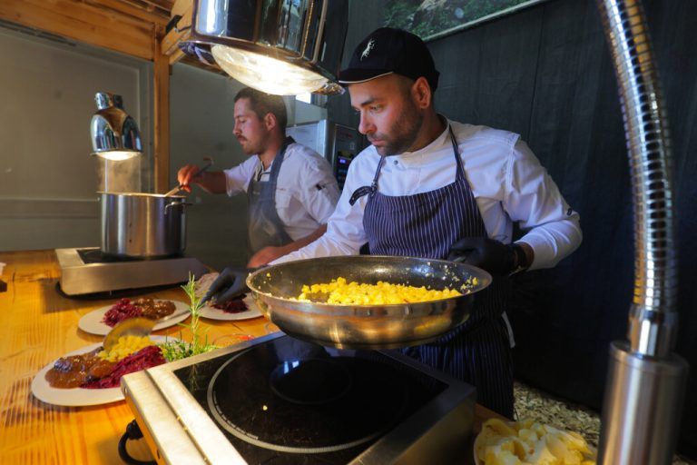 Die gastronomische Versorgung auf der Herbstmesse führt zu Engpässen beim Mittag­essen in Feldkircher Bildungseinrichtungen. ⇒hartinger (2)
