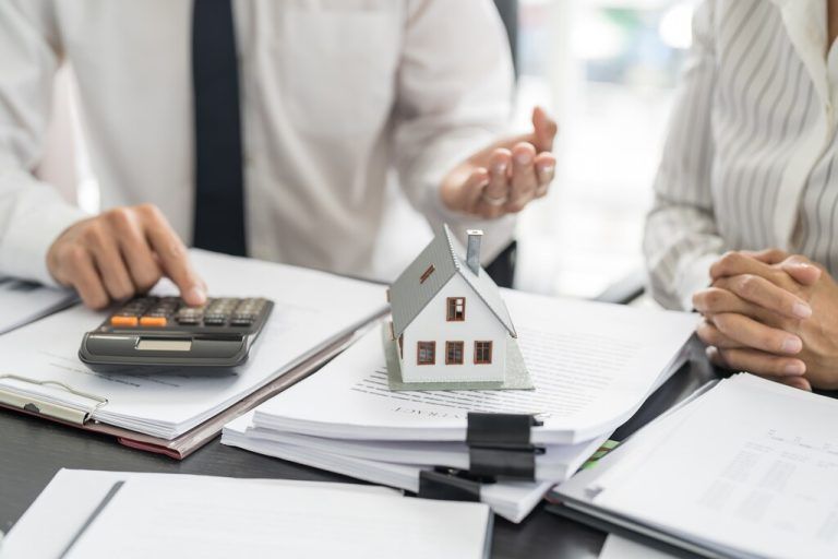 Die KIM-Verordnung verschärft den Wettbewerb unter Käufern bei niedrigpreisigen Immobilien.⇒shutterstock