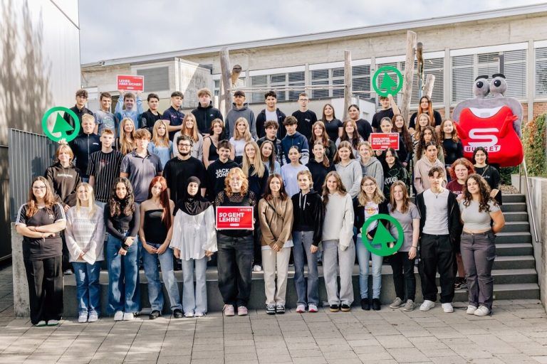 Die Spar-Lehrlinge beim Kick-off in der Dornbirner Zentrale.⇒hirschbühl