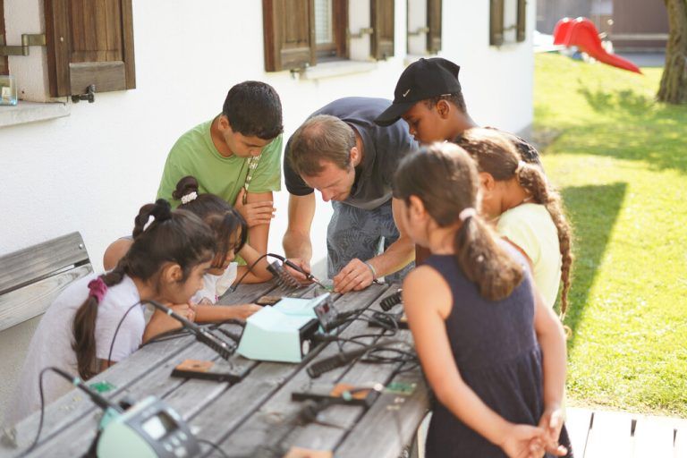In allen Caritas-Lerncafés wurde eine SummerSchool angeboten. Neben Lernen war dabei auch kreatives Gestalten angesagt. ⇒caritas/derigo
