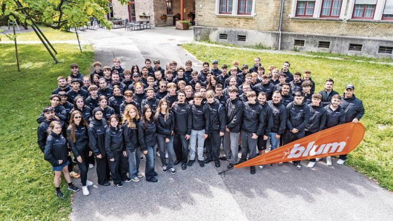 Insgesamt 100 neue Lehrlinge haben Anfang September ihre Ausbildung bei Blum begonnen.