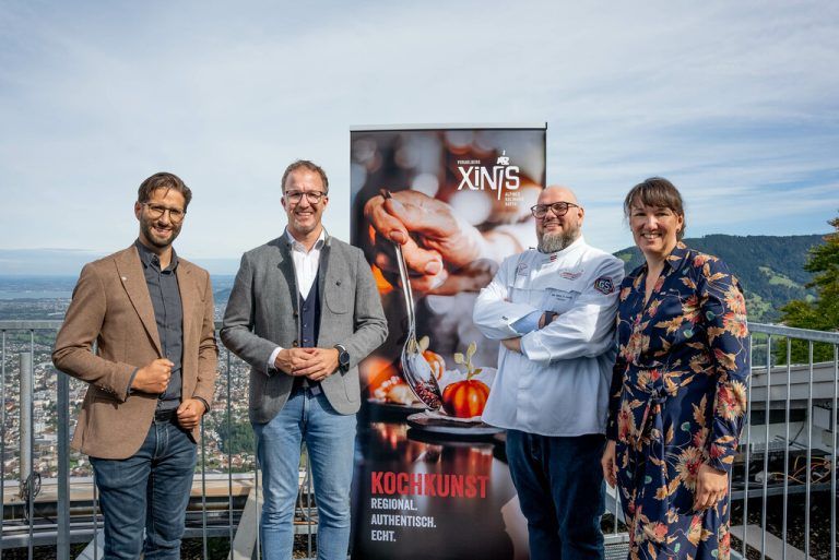 Joachim Kresser, Christian Gantner, Mike Pansi und Kerstin Bierdemann-Smith bei der Präsentation am Karren. ⇒WKV