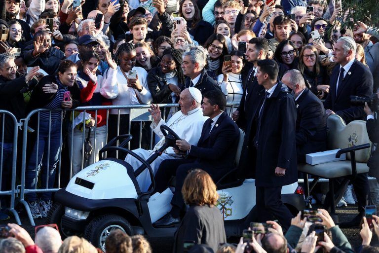 Papst Franziskus war mehrere Tage in Belgien unterwegs. Er traf sich unter anderen mit Geistlichen, Politikern und Studenten. ⇒reuters