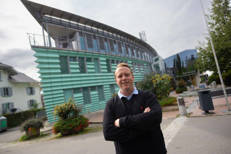 René Bickel will das Rathaus wieder zu einer bürgerfreundlichen Serviceeinrichtung für die Harder machen.⇒klaus hartinger