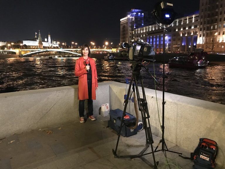 So kennen wir Carola Schneider: Als ORF-Korrespondentin in Moskau. ⇒