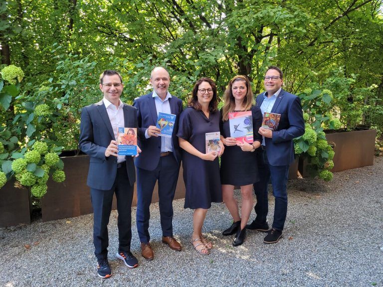 V.l.: Michael Grabher (VHS Bregenz), Patrick Burtscher (VHS Bludenz), Marion Koch (VHS Rankweil Schlosserhus), Sylvia Hauser (VHS Hohenems), Stefan Fischnaller (VHS Götzis).⇒vhs