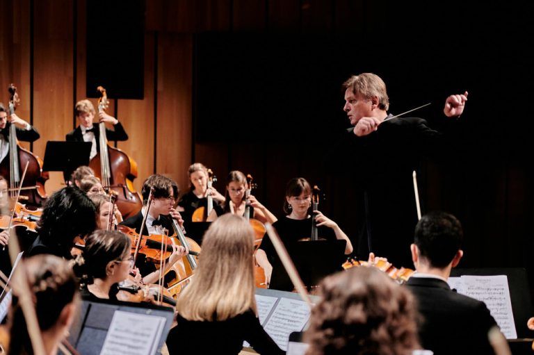 Weitere Konzerte: Heute im Montforthaus Feldkirch (19.30 Uhr) und morgen in der Tonhalle St. Gallen (18 Uhr). ⇒Quarta 4 Länder Jugendphilharmonie