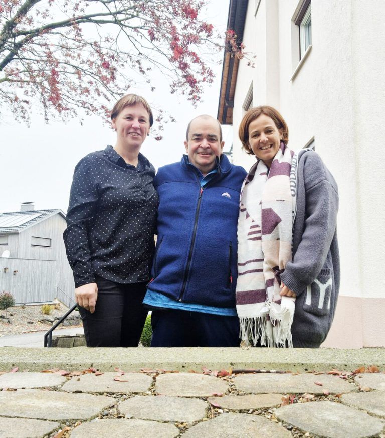 Andrea Staudach und Nicole Baumann haben ihrem ehemaligen Arbeitskollegen das Leben ­gerettet.⇒Rotes Kreuz Vorarlberg