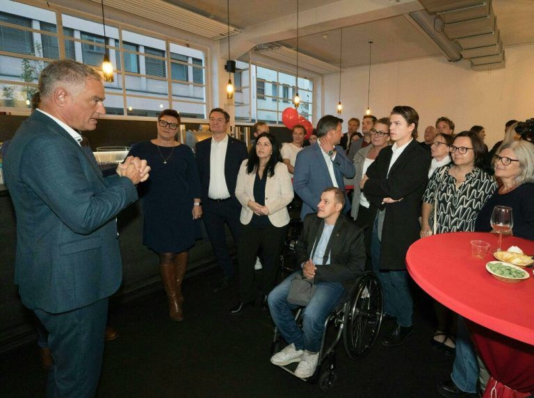 Bei der Wahlparty im Magazin 4 gab es doch einigen Erklärungsbedarf.⇒Stiplovsek