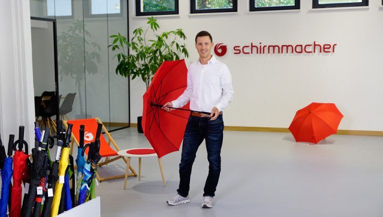 CEO, Eigentümer und Gründer Chris­tian Ströhle: Pro Jahr werden mehrere 100.000 Regenschirme verkauft. ⇒wpa