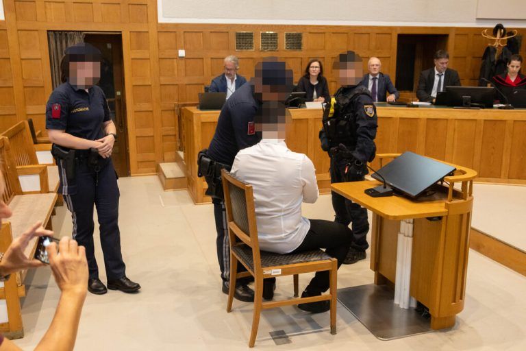 Der Angeklagte wurde am Landesgericht Feldkirch vorgeführt und musste sich für seine Tat verantworten.⇒hartinger (4)