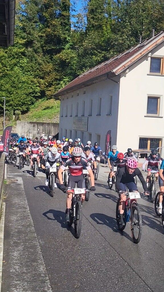 Die Strecke führte die Teilnehmer über die Gütlestraße, Beckenmann, Amannsbrücke bis hinauf zur Kobelalpe.⇒Verein