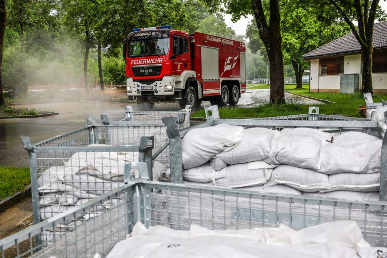Die Vorarlberger Feuerwehren nehmen eine Schlüsselrolle im Hochwasserschutz ein. Dank dezentralen Strukturen können die Einsatzkräfte sehr schnell reagieren.⇒Neue, Steurer