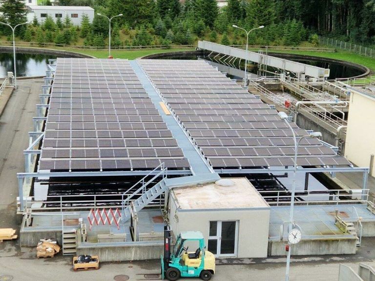 Fotovoltaikanlage deckt Zwischenklärbecken ab.⇒ARA Region Hohenems