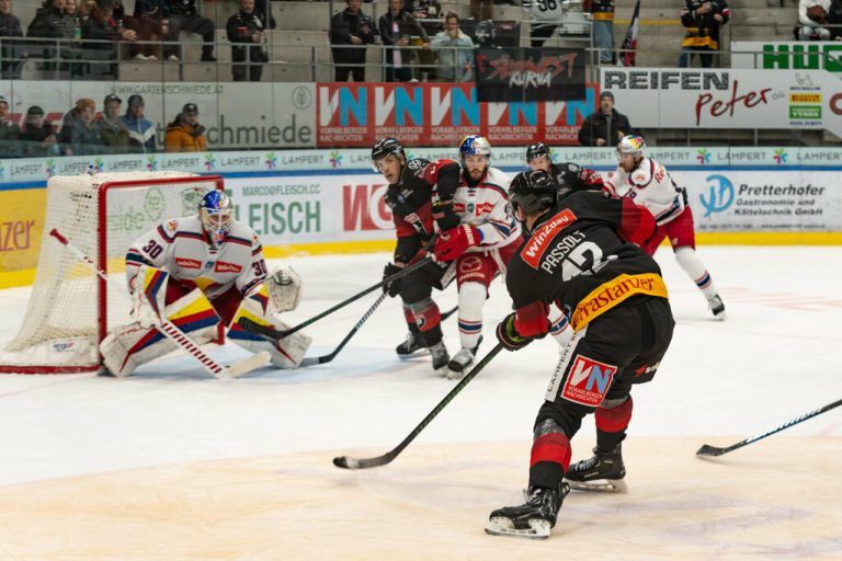 Josh Passolt (r.) glänzte vor einer Woche gegen Salzburg als Doppeltorschütze.⇒Dietmar Stiplovsek