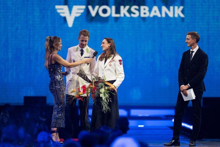 Lukas Mähr und Lara Vadlau nehmen die Auszeichnung entgegen.GEPA (3)