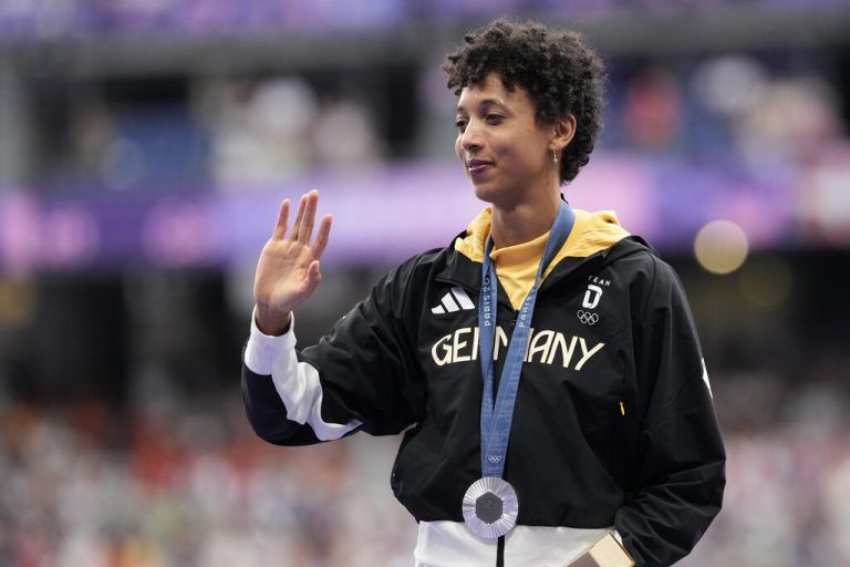 Malaika Mihambo muss ihre Zukunft offen lassen. ⇒AP