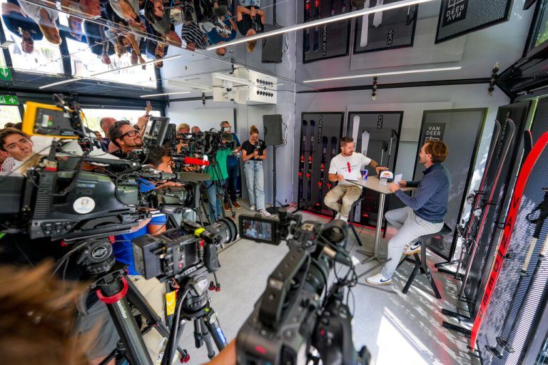 Marcel Hirscher und seine Hausmarke im Fokus. ⇒GEPA