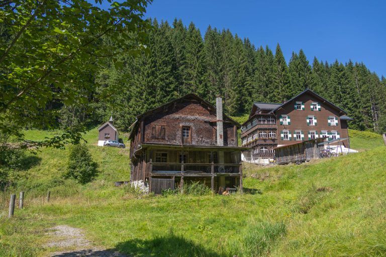 Badehaus und Gasthaus Bad Laterns und der neue Pächter Oliver Neuwirth (oben). ⇒klaus Hartinger (2)