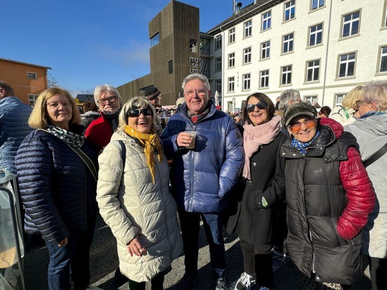 Besuch aus Nenzing: Sigrid Amann, Rudi Kössler, Regina Gantner, Erich Vonbank, Agi Hackl und Elfi Kössler.⇒LUTZ