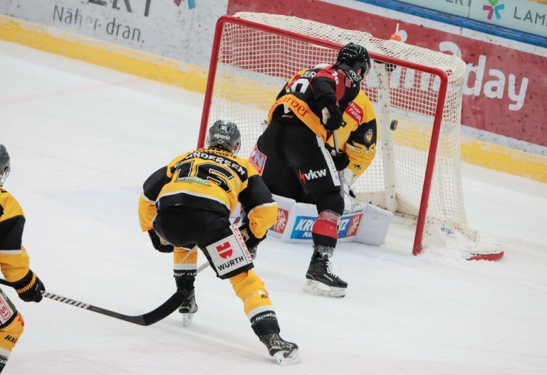 Brady Gilmour gelangen am Mittwoch zwei Tore. ⇒ Hartinger (2)